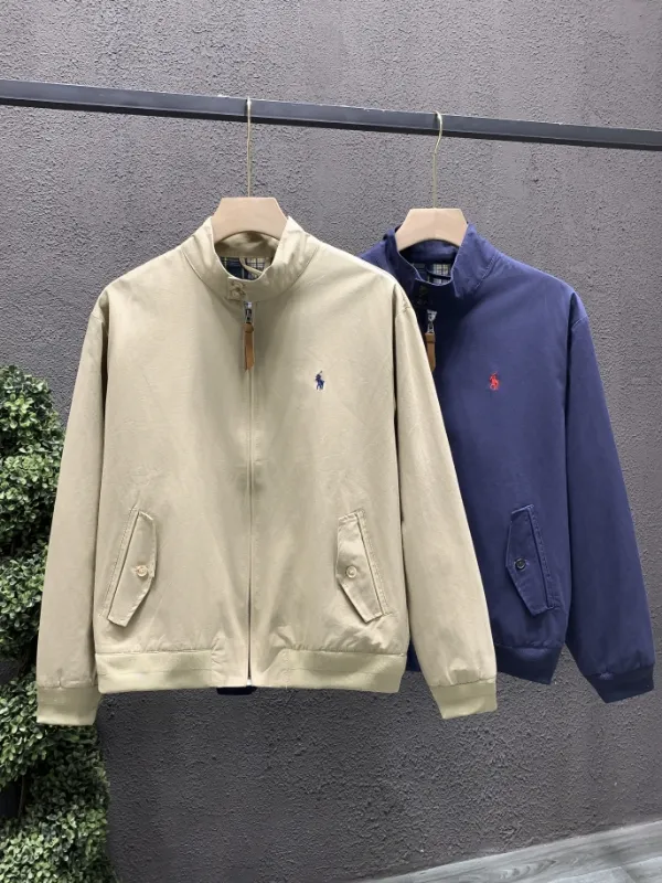 P310 Ralph Lauren classic lapel executive zipper jacket - exquisite small logo embroidery on the chest - unisex design, versatile for men and women - customized plaid inside, replica of the original color: Navy Khaki Size: S Length 70 Chest Width 105 Shoulder Width 45 Sleeve Length 56 M Length 72 Chest Width 110 Shoulder Width 47 Sleeve Length 58 L Length 74 Chest Width 115 Shoulder width 49, sleeve length 60 XL, dress length 76, chest width 120, shoulder width 51, sleeve length 62